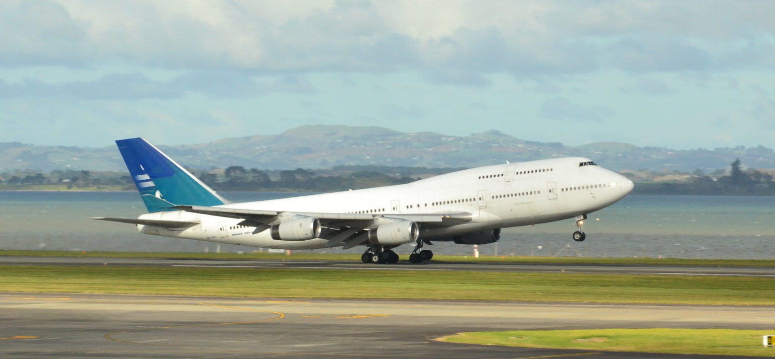 airline takeoff by Simon_sees horiz