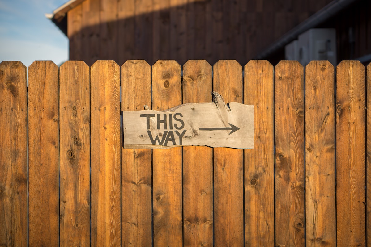 "This way" sign with arrow